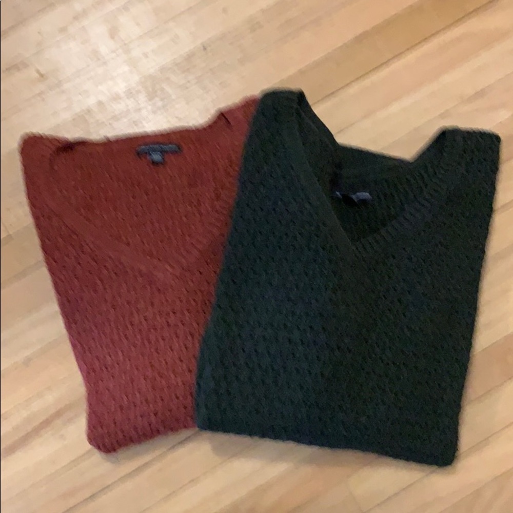 American Eagle V-Neck Sweater x2